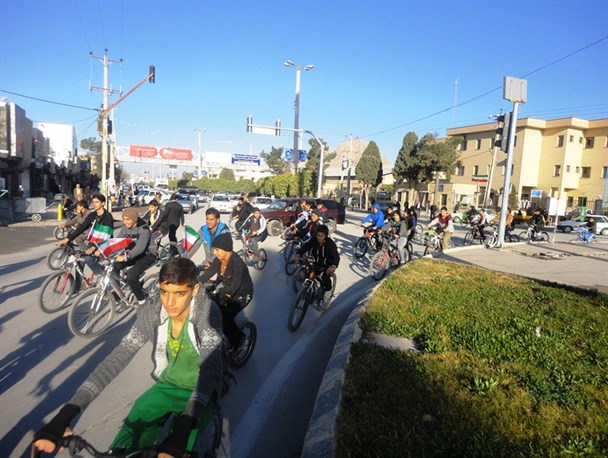 همایش دوچرخه سواری دانش آموزان ممسنی به مناسبت آغاز دهه فجر