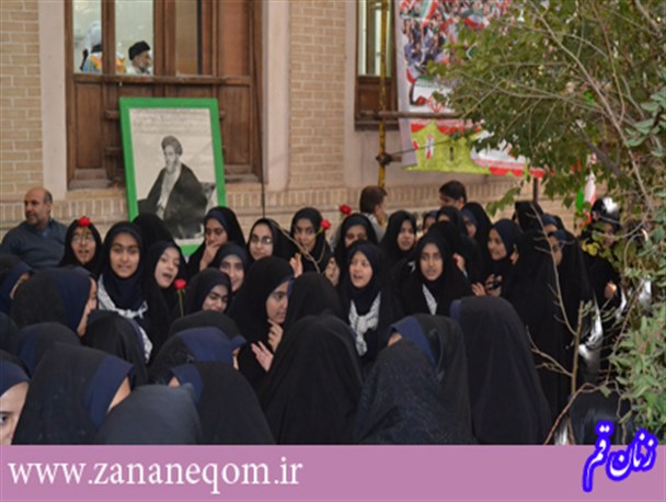 بیت امام مملو از دانش آموزانی که برای بیعت آمده اند+ تصاویر