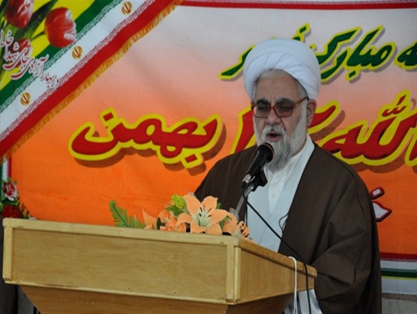 کسب علم تنها راه مقابله با زورگویی های عالم/ «بیداری اسلامی» بزرگ ترین دست آورد انقلاب