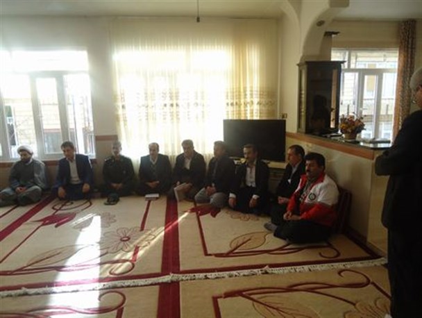مسئولان شهرستان جوانرود از خانواده شهداء دیدار کردند