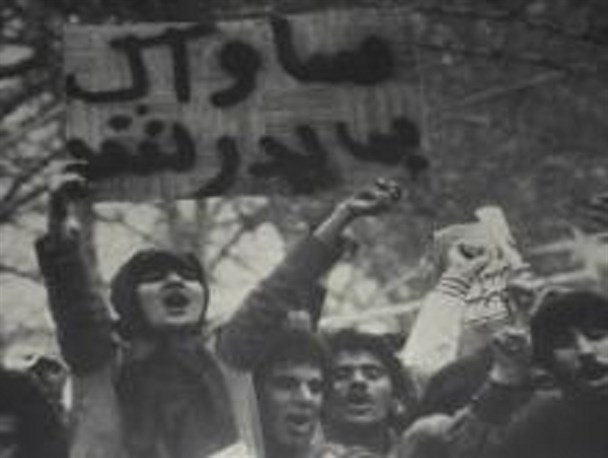 انقلاب با روح و جان ما آمیخته است/ از توزیع شب نامه و اعلامیه تا حضور در راهپیمایی و تبلیغات دینی