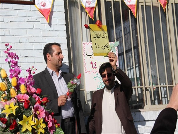 زنگ انقلاب در مدارس شهر درچه نواخته شد/تصاویر