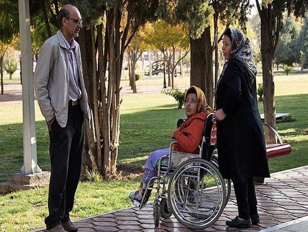 وقتی کم توجهی مسئولین به خیابان های شهر، دل معلولین را می شکند