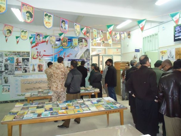 نمایشگاه کتاب و کاریکاتور در شهرستان جوانرود برپا شد+تصاویر