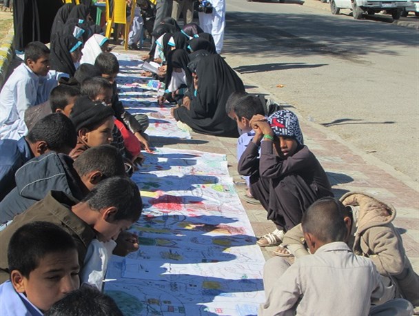 مسابقه نقاشی روی پارچه سلامی بر آفتاب با موضوع انقلاب اسلامی توسط کودکان و نوجوانان دلگان + تصاویر