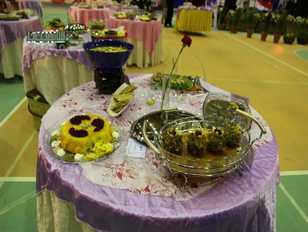 جشنواره غذاهای سنتی ایرانی در شاهین شهر برگزار شد