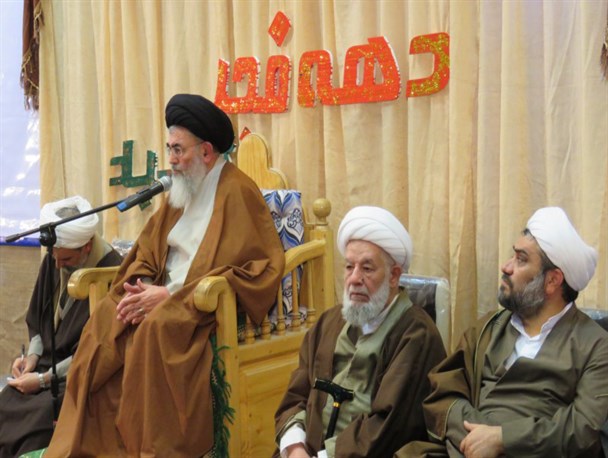 برخی در این 37 سال انقلاب رفیق نیمه راه شدند/چشم و گوش ما باید به انگشت اشاره و بیانات رهبری باشد