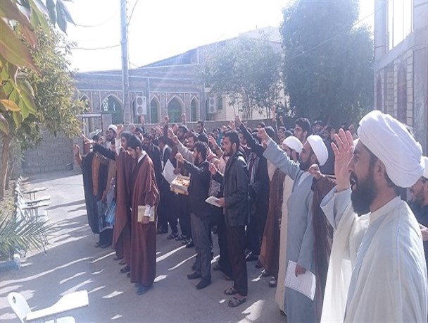 نواخته شدن زنگ انقلاب در حوزه علمیه عنبرآباد/تصاویر