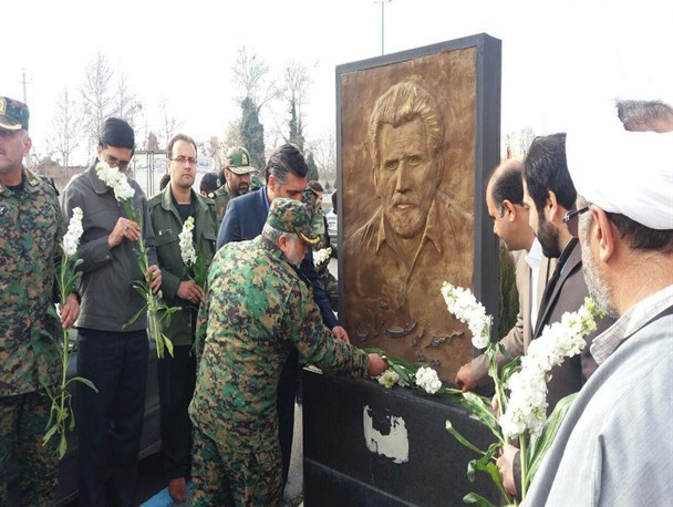 یادمان شهدای انقلاب در محمدشهر گلباران شد+تصاویر