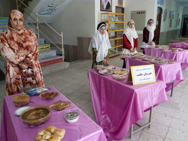 نمایش غذاهای سنتی در هنرستان حکمت قاین + تصاویر
