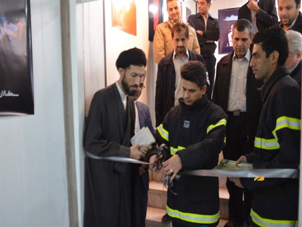 نمایشگاه پوستر با موضوع حادثه پلاسکو در اردکان گشایش یافت + تصاویر