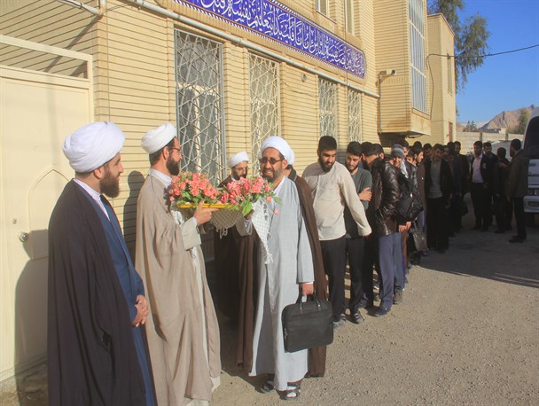 50 طلاب بسیجی شهرستان سرپلذهاب به مناطق عملیاتی جنوب کشور اعزام شدند+ تصاویر