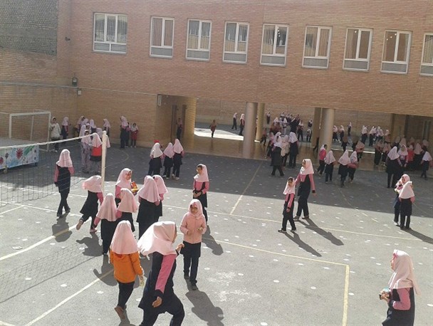 کودکان در مدرسه با دنیایی متفاوت مواجه می شوند