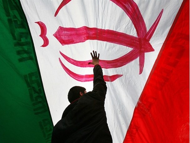 نمی‌توان چنگ به روی خورشید کشید