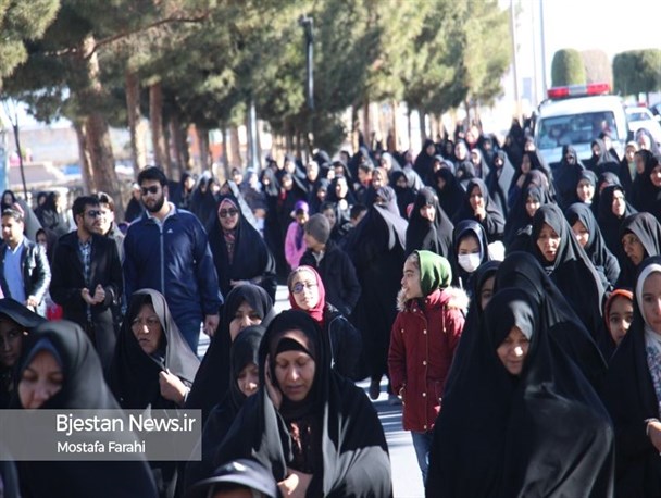 همایش پیاده روی خانوادگی به مناسبت دهه فجر دربجستان برگزار شد