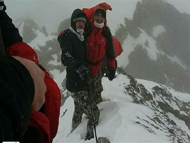 کوهپیمایی کوهنوردان گروه طبیعت گرد در قله سیل خوانسار/ تصاویر