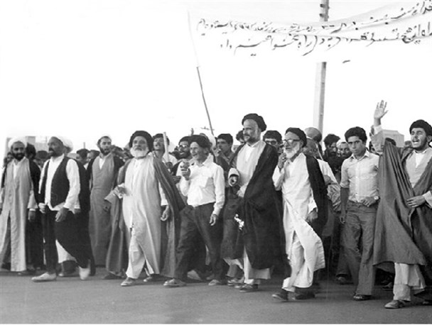 نقش آیت الله سید روح‌الله خاتمی (ره) در پیروزی انقلاب اسلامی+ تصاویر