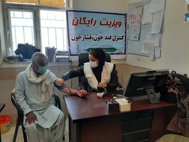 ویزیت رایگان بیماران به مناسبت فرا رسیدن دهه مبارک فجر در سیستان وبلوچستان/ بسیج جامعه پزشکی همچنان ایستاده در میدان