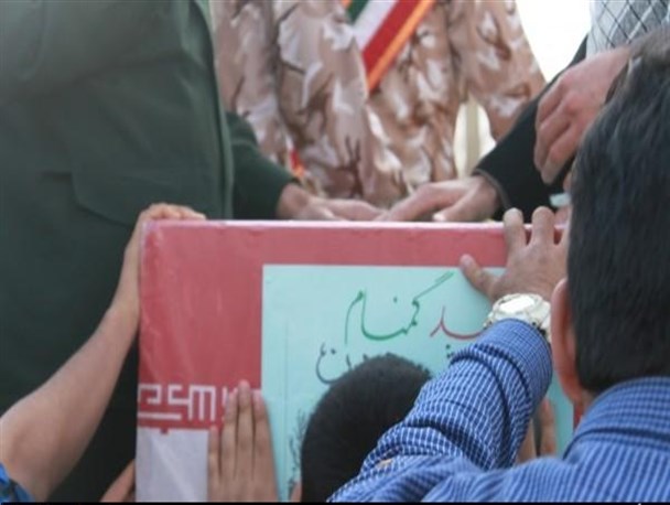 غبار فقر در چشمان پیرزن/ شهدا چشم و چراغ پیرزن شدند