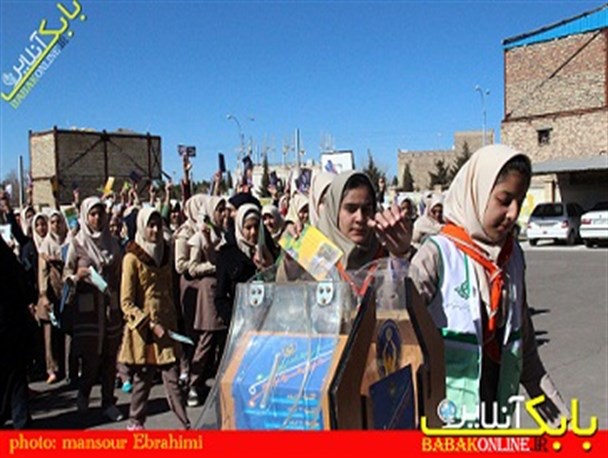 مراسم نمادین جشن نیکوکاری در مدارس شهربابک برگزار شد
