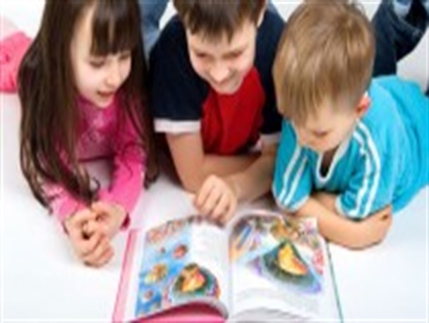 لحن خواندن کتاب و قصه گویی در یادگیری کودکان تاثیر دارد