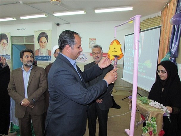 حضور دانش اموزان و مسولین میرجاوه در جشن نیکوکاری