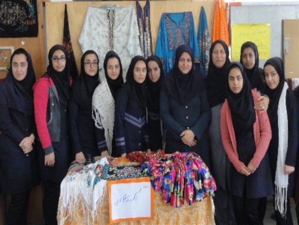 برپایی نمایشگاه “آداب، رسوم و سنن” در دبیرستان فاطمیه روستای یساقی+تصاویر
