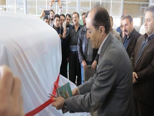 اولین دستگاه ردیف کار نخود در بوکان رونمایی شد
