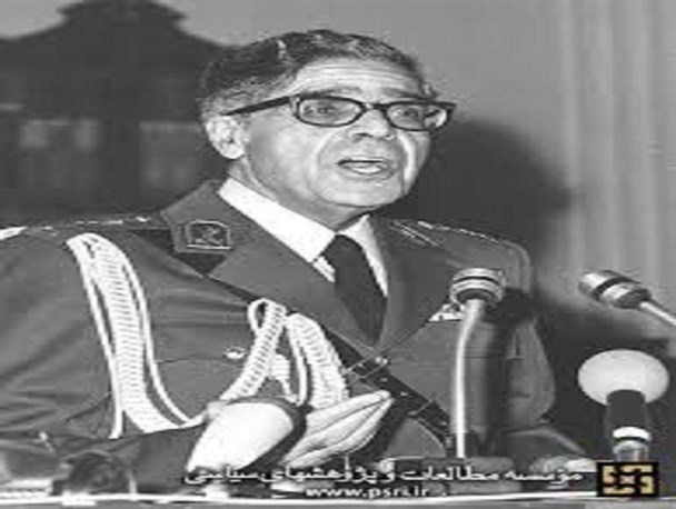 نخست وزیری که نماینده مطلق آمریکا در ایران بود/ از کمبود های روانی ازهاری تا طلادوستی افراطی او/ خسرومتعضد: نحوه استفاده ازهاری از طلا مضحک بود