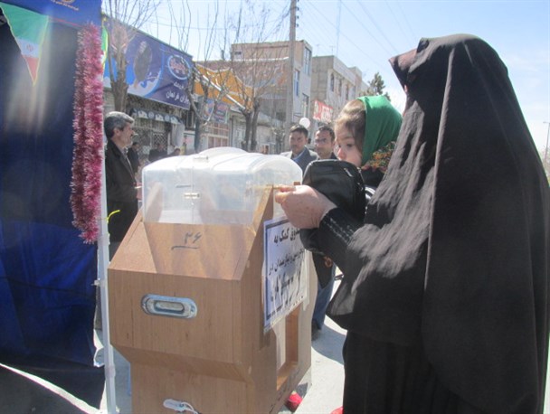 برپایی پایگاه های جشن نیکوکاری در فراهان/ در آستانه بهار طبیعت به یاری نیازمندان بشتابیم