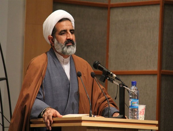 مسابقات سراسری حفظ قرآن کریم در تبریز برگزار شد/ جامعه‌ای که مأنوس با قرآن باشد در برابر تمام آسیب‌ها واکسینه می‌شود