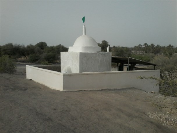قدمگاه شاه محمد سیریک و درختان لور مکانی زیارتی سیاحتی برای گردشگران + تصویر