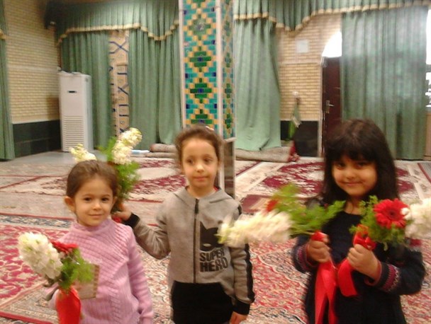 تشرف خانواده شهدای حادثه پلاسکو به حرم امامزادگان یاسر(ع) و ناصر(ع) طرقبه