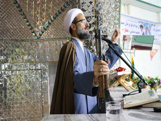 مسئولین باید زمینه کار جوانان را فراهم کنند