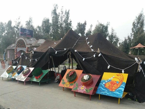 برپایی سیاه چادر و نمایشگاه صنایع دستی در ورودی قصرقند/آماده استقبال از مسافران نوروزی هستیم