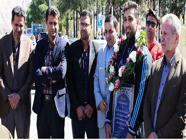 قهرمان بین المللی پاورلیفتینگ گرجستان در زرقان مورد استقبال قرار گرفت