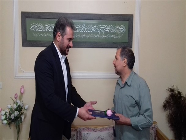 دیدار رئیس اداره فرهنگ و ارشاد ری با احیاگر هنر «قطاعی»