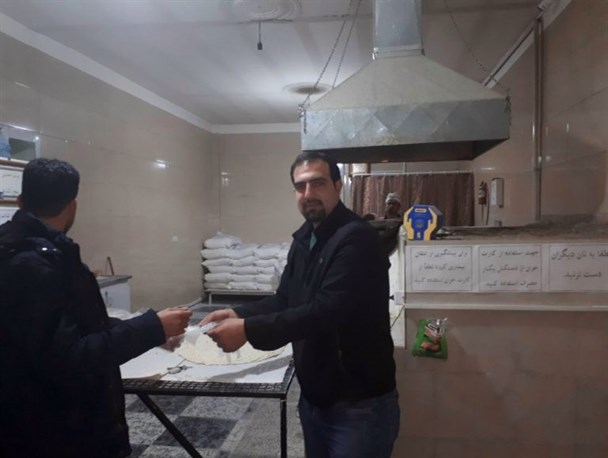 نانوای تویسرکانی در خط مقدم مبارزه با کرونا+تصاویر