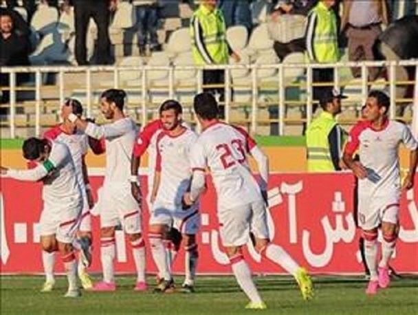 کامپیوتر جلالی بازهم مقابل تراکتور هنگ کرد/ 3 امتیاز شیرین، عیدی شاگردان قلعه نویی به هواداران