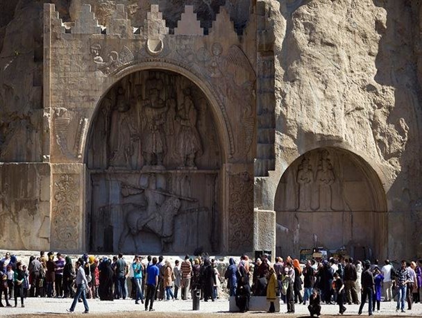 حدود 2 میلیون گردشگر تعطیلات نوروز 95 میهمان کرمانشاهیان بودند/259 هزار بازدید از اماکن تاریخی و موزه ها