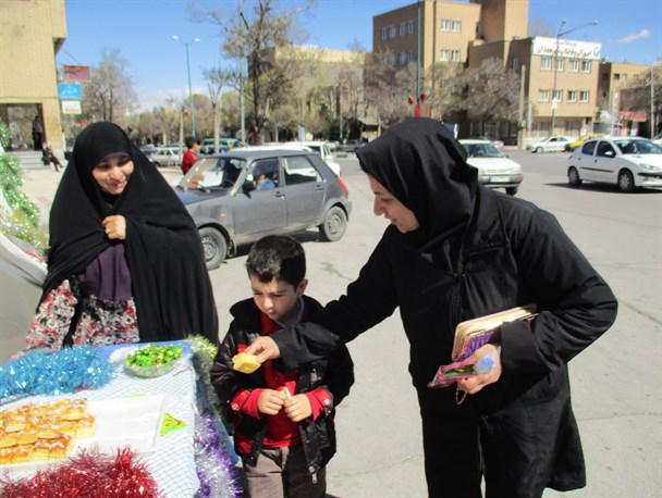 برپایی ایستگاه های صلواتی هفته زن در همدان