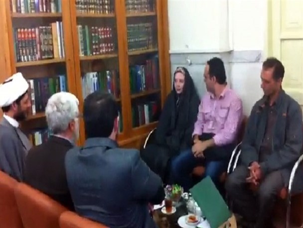 بانوی برزیلی در حرم مطهر رضوی به دین اسلام مشرف شد