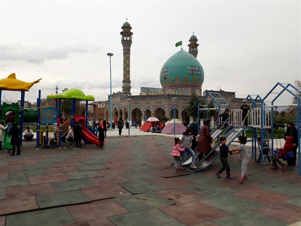 امام زاده طاهر (ع) کرج میزبان ۵ هزار مسافر نوروزی در روز طبیعت شد