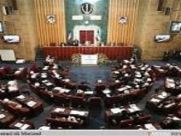 اقتصاد مقاومتی در سالی که گذشت عملی نشد/ خروج ارز از مملکت ، کشور را فلج می کند
