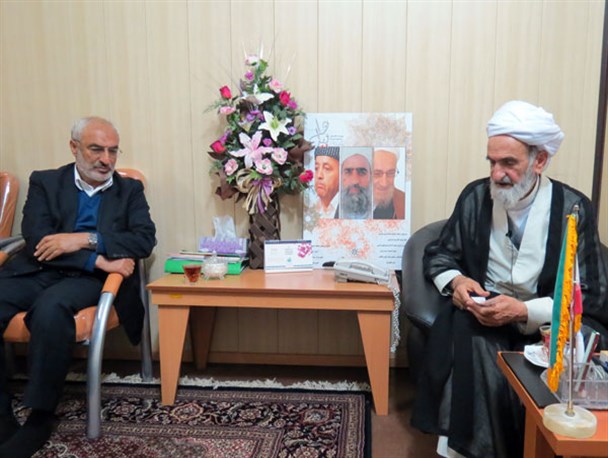 زاهدی: مسئولین موظف به تبعیت از دفتر امام جمعه هستند/امام جمعه سنندج: با تمام توان در خدمت نظام هستم