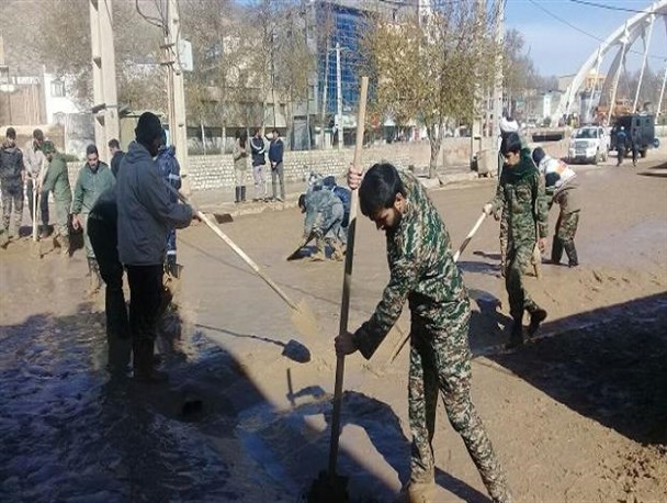 دومین روز از امدادرسانی بسیجیان خرم آباد به مناطق سیل زده+تصاویر