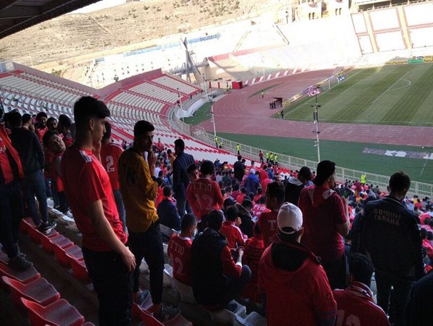 یار دوازدهم تراکتور بالاخره برگشت/ شعار پرشورها علیه مافیای کرمان + عکس