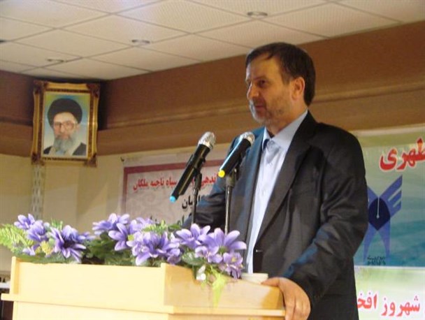 مقام معلم به معنای واقعی کلمه باید در جامعه احیا شود