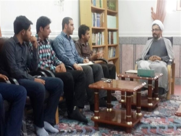 از جوانانی که در جهت مطالبات مردم از مسولین تلاش می کنند حمایت می کنم