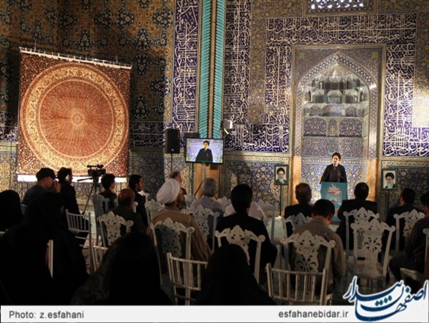 آیین رونمایی از قالی “فرشی برای عرش” در اصفهان / گزارش تصویری